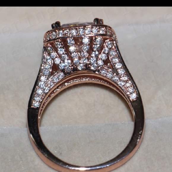 CZ Zircon Women's Cushion Cut Cocktail Ring - Picture 3 of 3